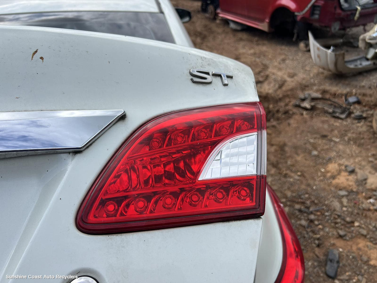2012-2017 Nissan Pulsar Rear Garnish
