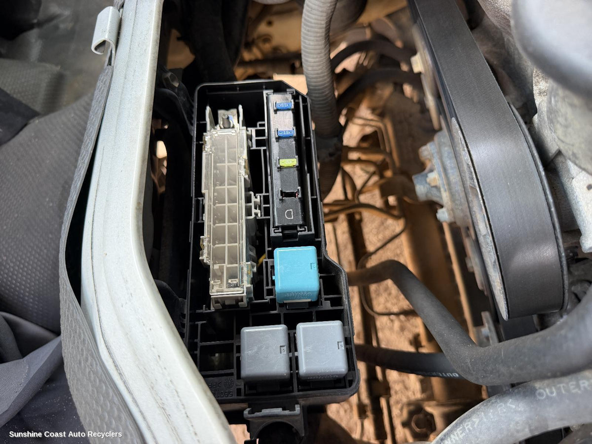 2005-2015 Toyota Hiace Fuse Box