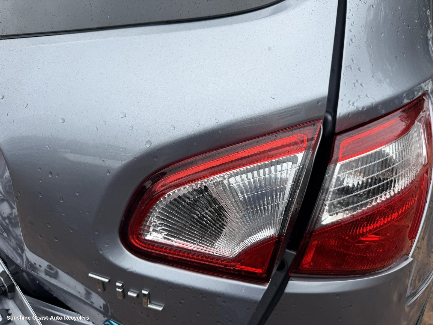 2010-2014 Nissan Dualis Rear Garnish