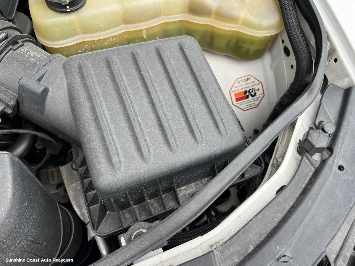 2012-2014 Chrysler 300c Air Cleaner Box