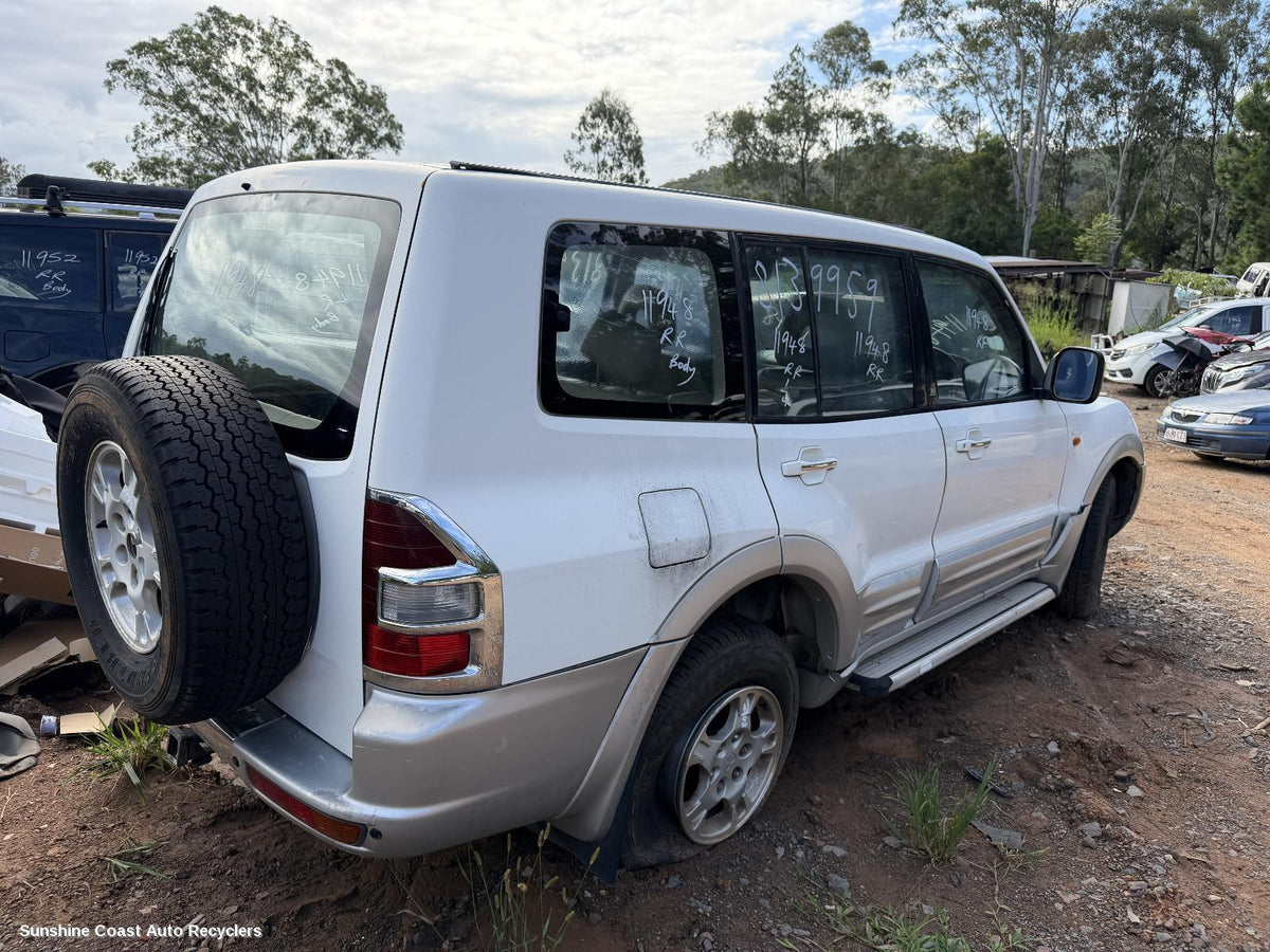2000-2002 Mitsubishi Pajero Bonnet Lock Support