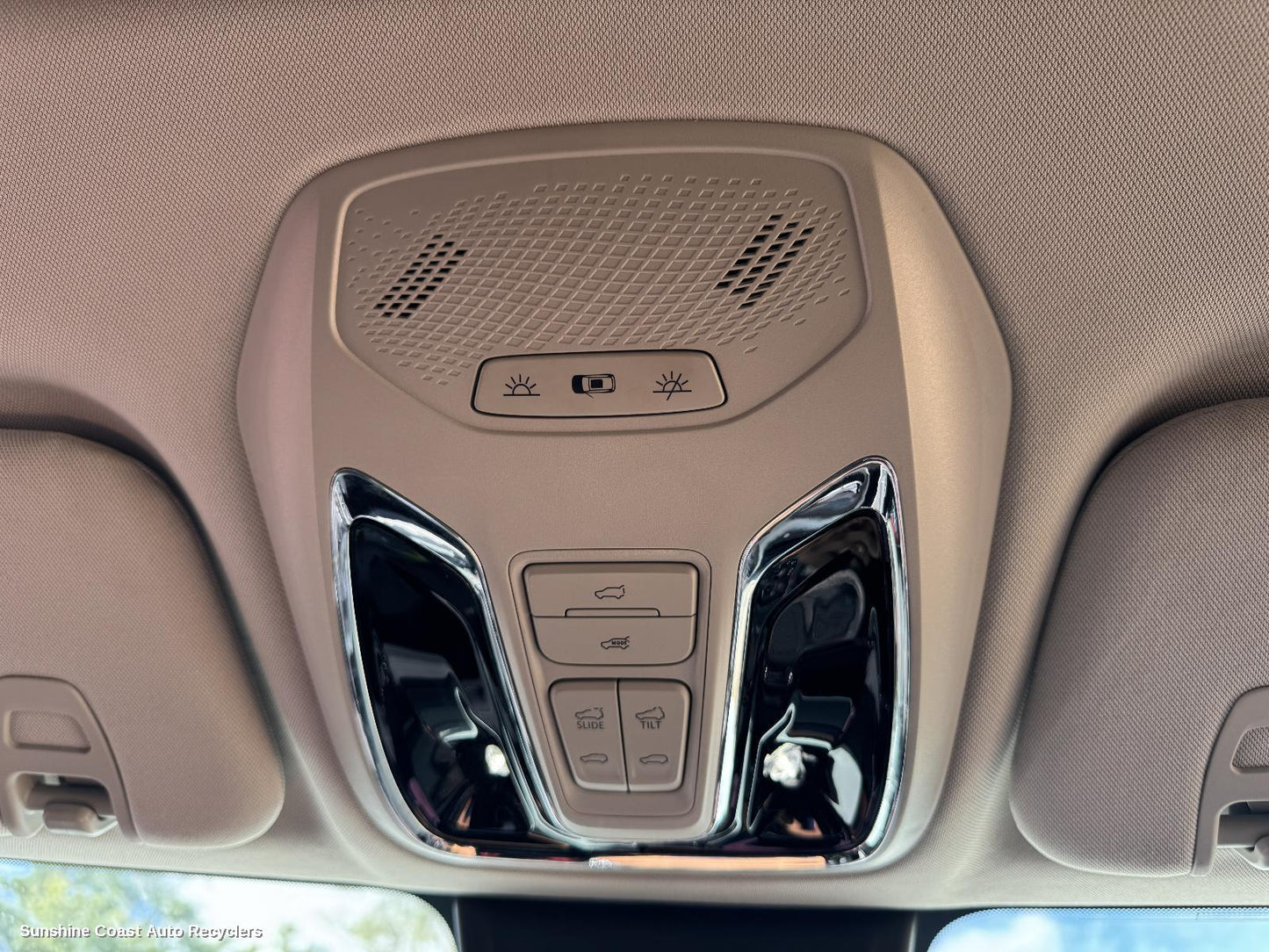2022 Ldv D90 Courtesy Light