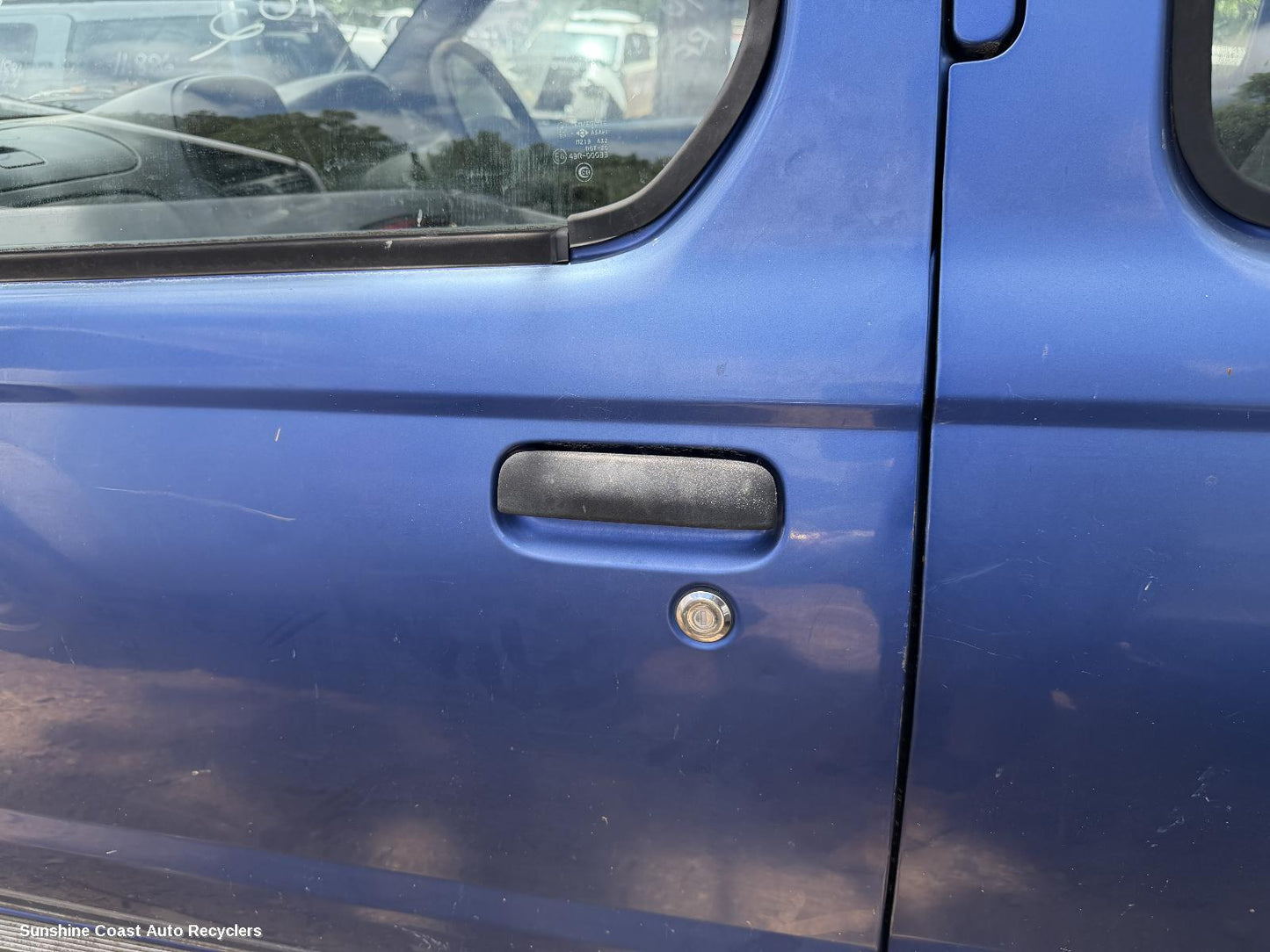 2001 Nissan Navara Door Handle