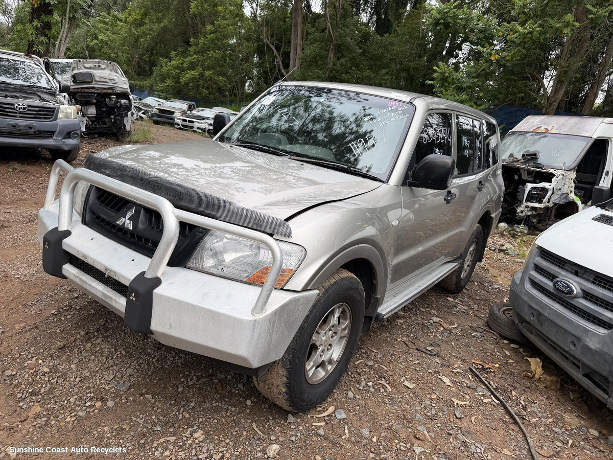 2002-2006 Mitsubishi Pajero Left Headlamp