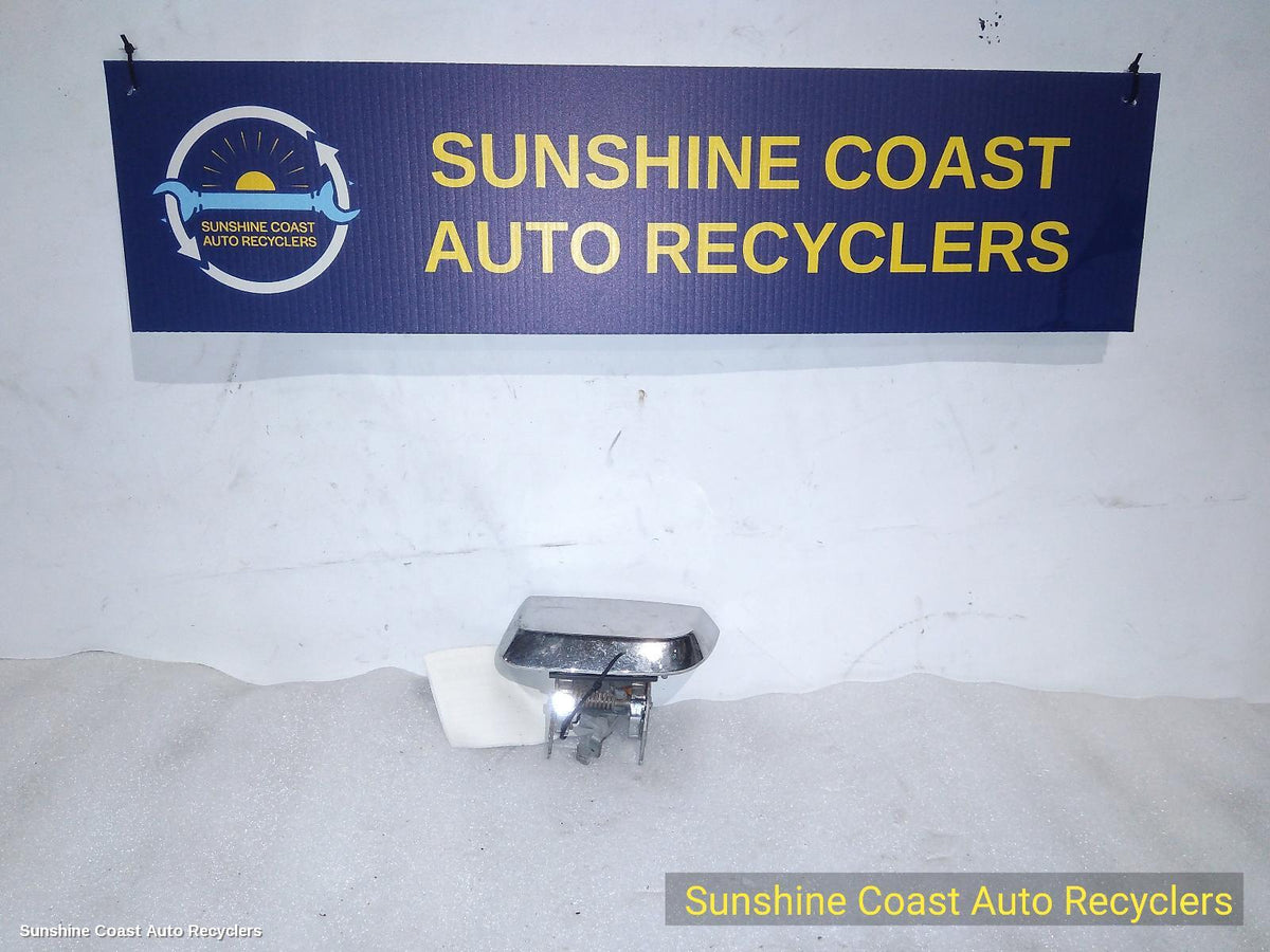 2005-2013 Nissan Pathfinder Door Handle