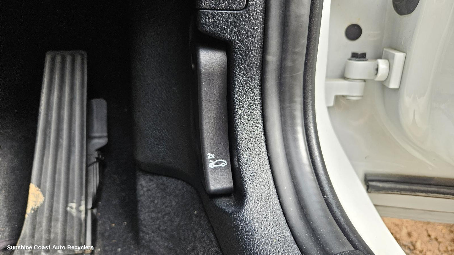2011-2019 Bmw 1 Series Bonnet Release