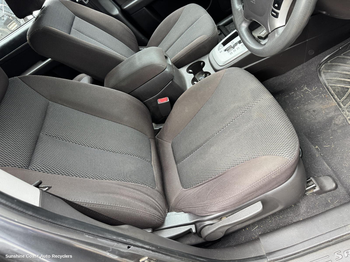 2005-2012 Hyundai Santa Fe Front Seat