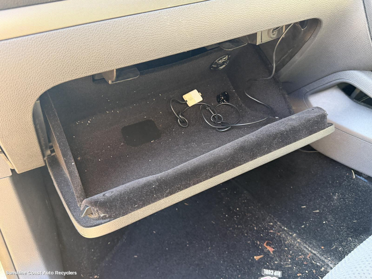 2004-2009 Volkswagen Golf Glove Box
