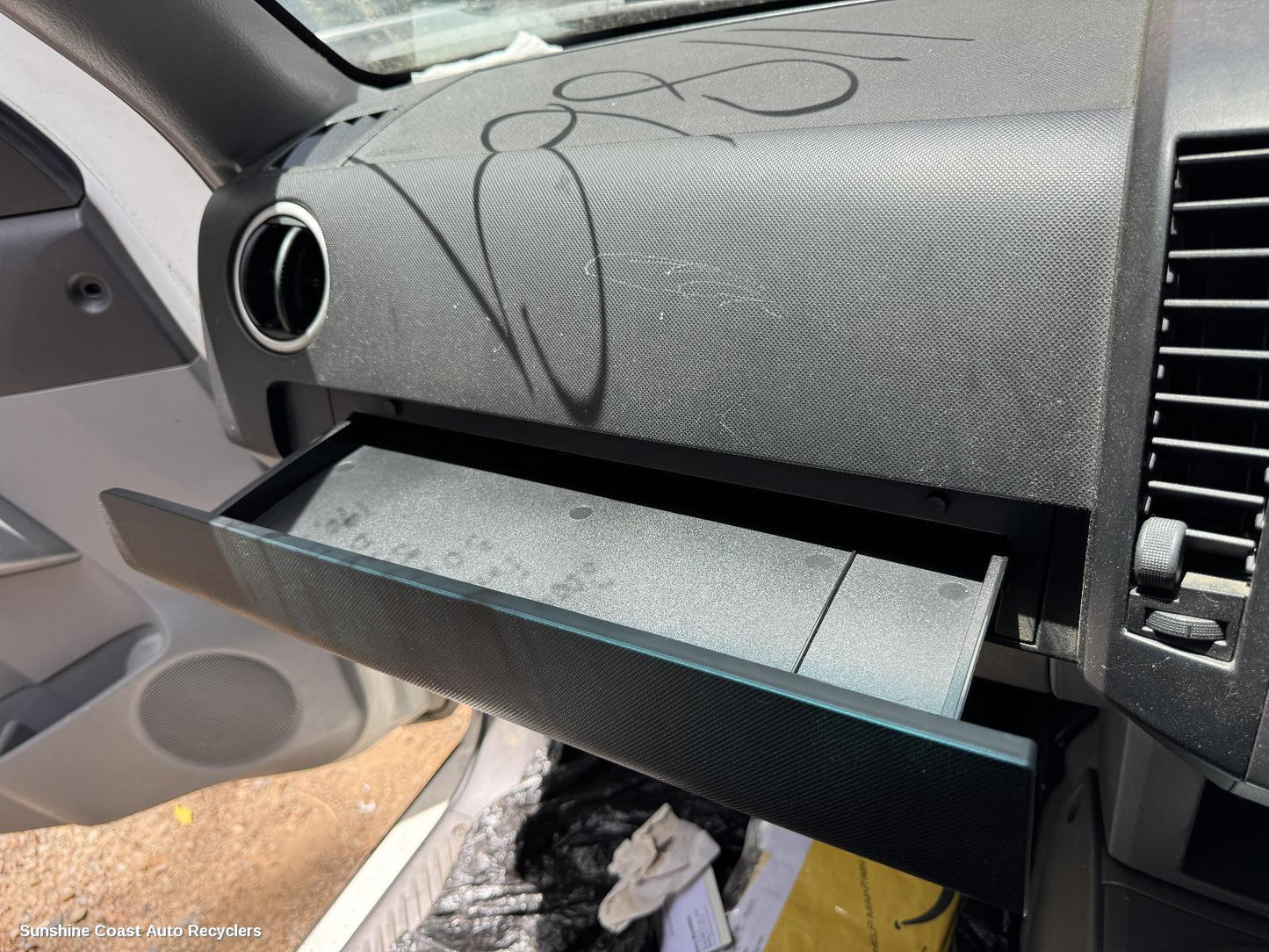 2009 Mazda Bt50 Glove Box