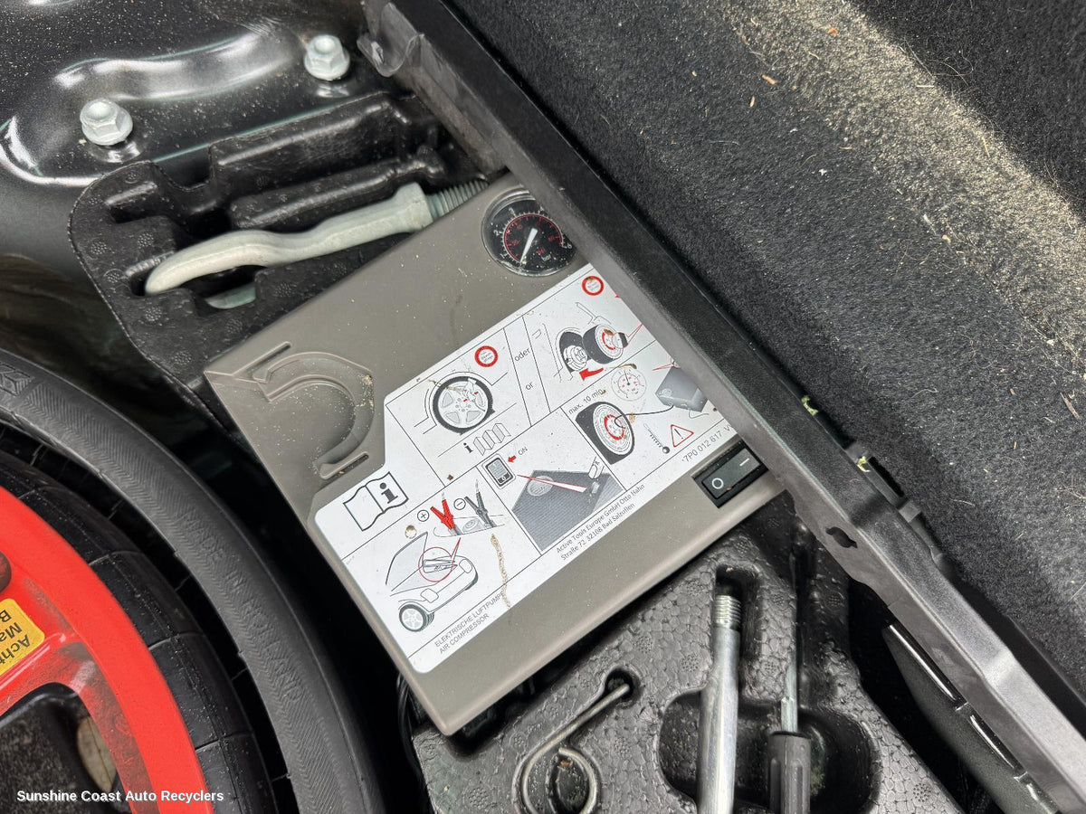 2010-2018 Volkswagen Touareg Jack Tool Kit