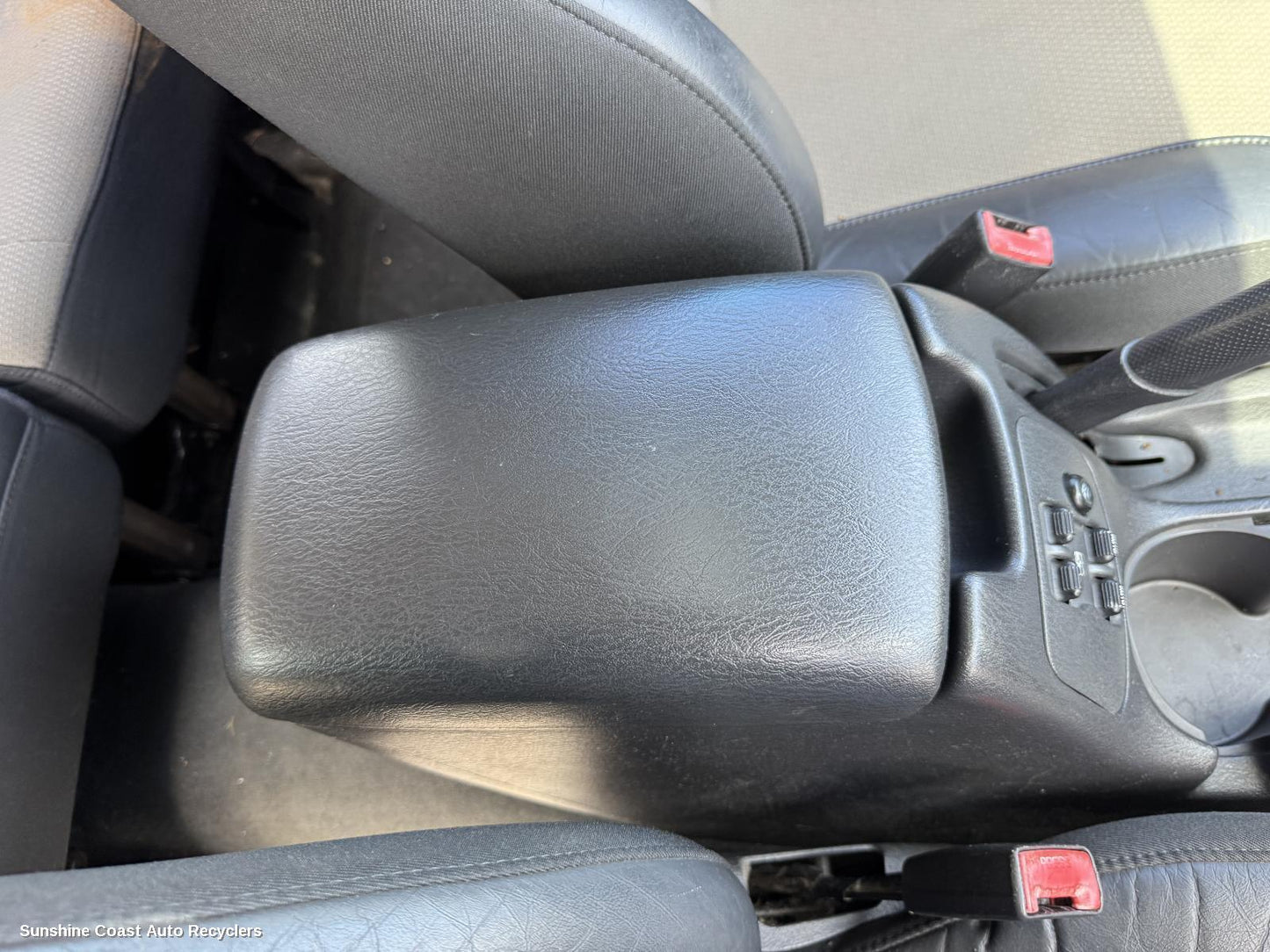 2004 Jeep Cherokee Console