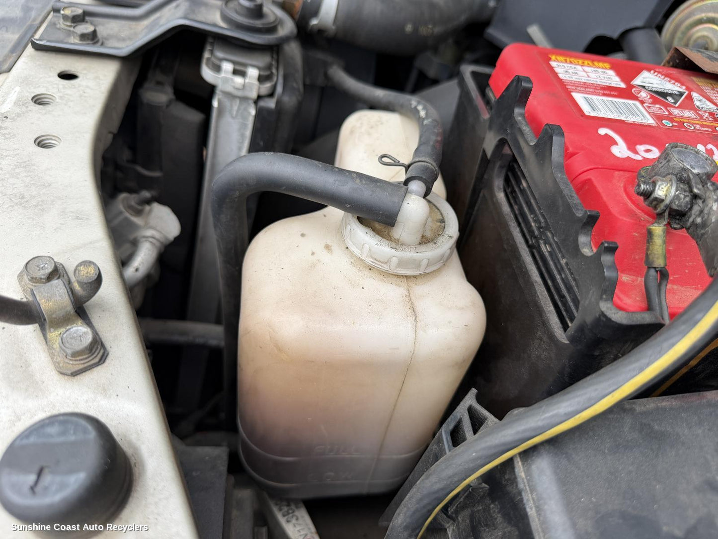 2000-2006 Mitsubishi Pajero Overflow Bottle
