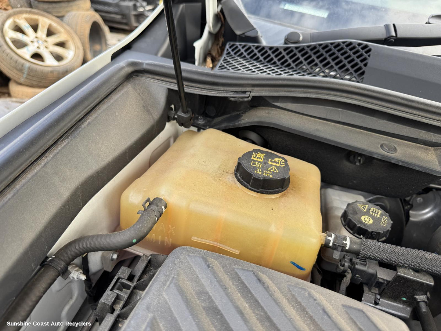 2022 Ldv D90 Overflow Bottle