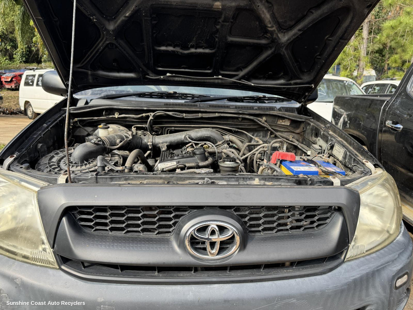 2010 Toyota Hilux Grille