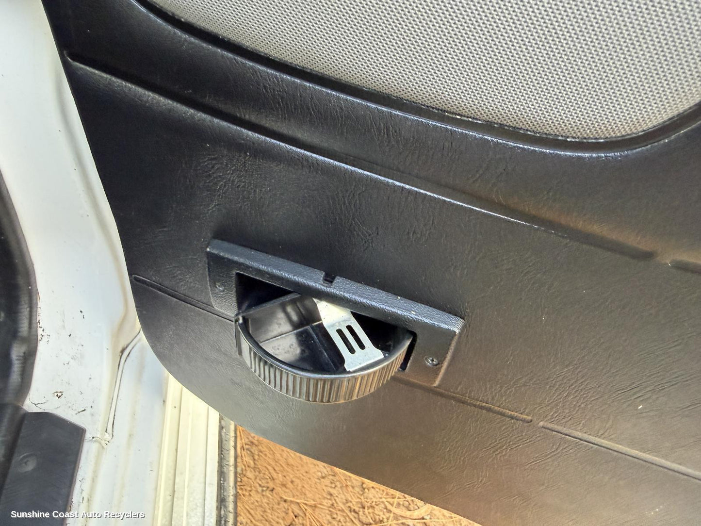 2001-2015 Nissan Navara Ashtray