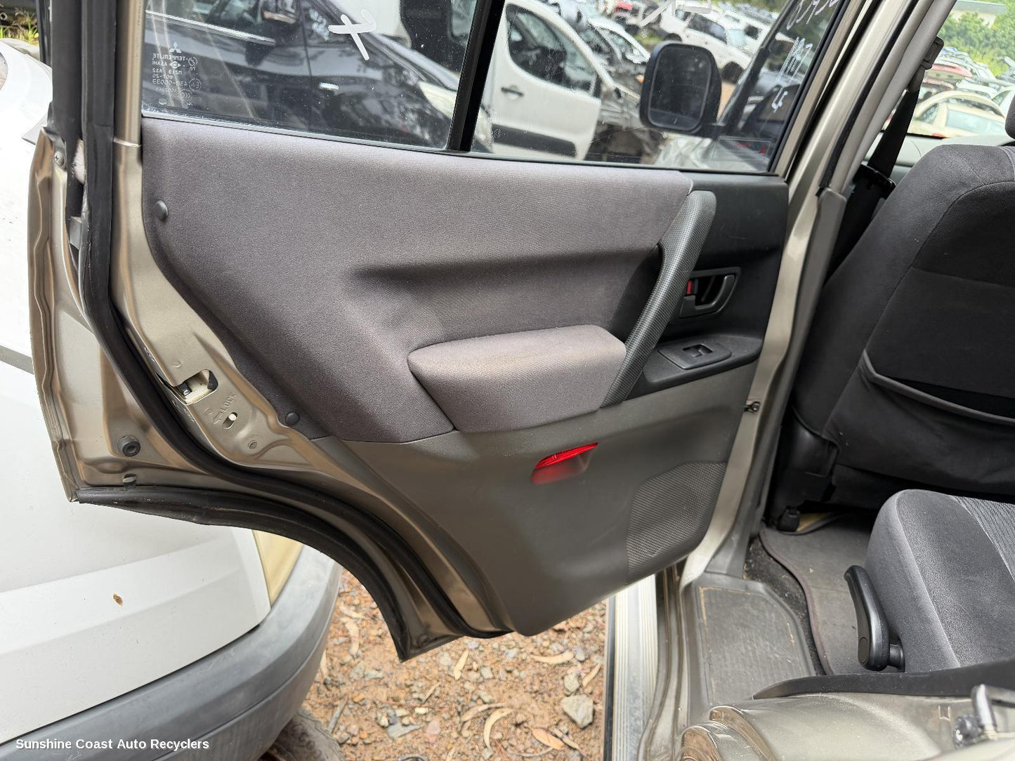 2002-2006 Mitsubishi Pajero Door Handle