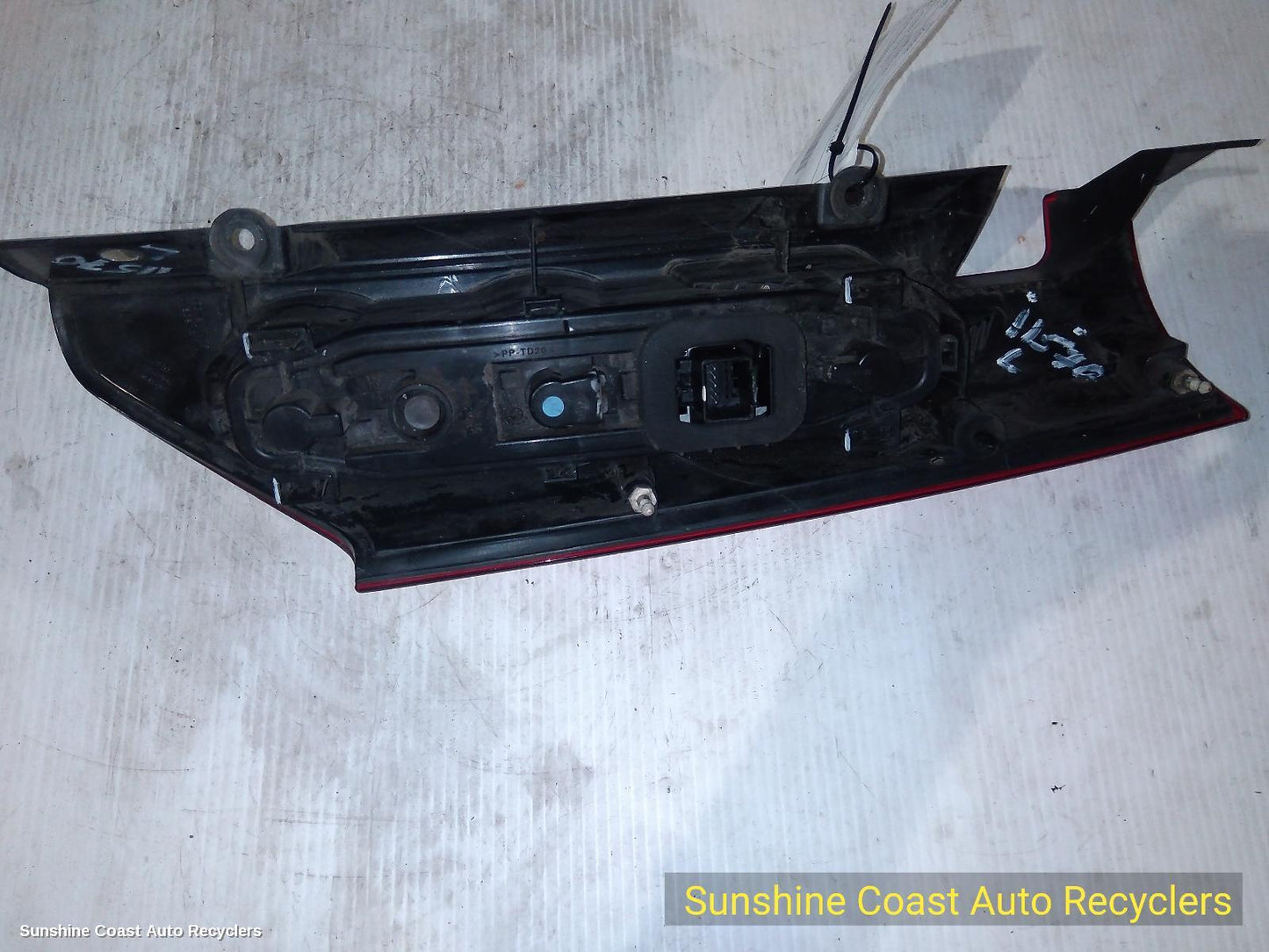 2011 Renault Kangoo Left Taillight