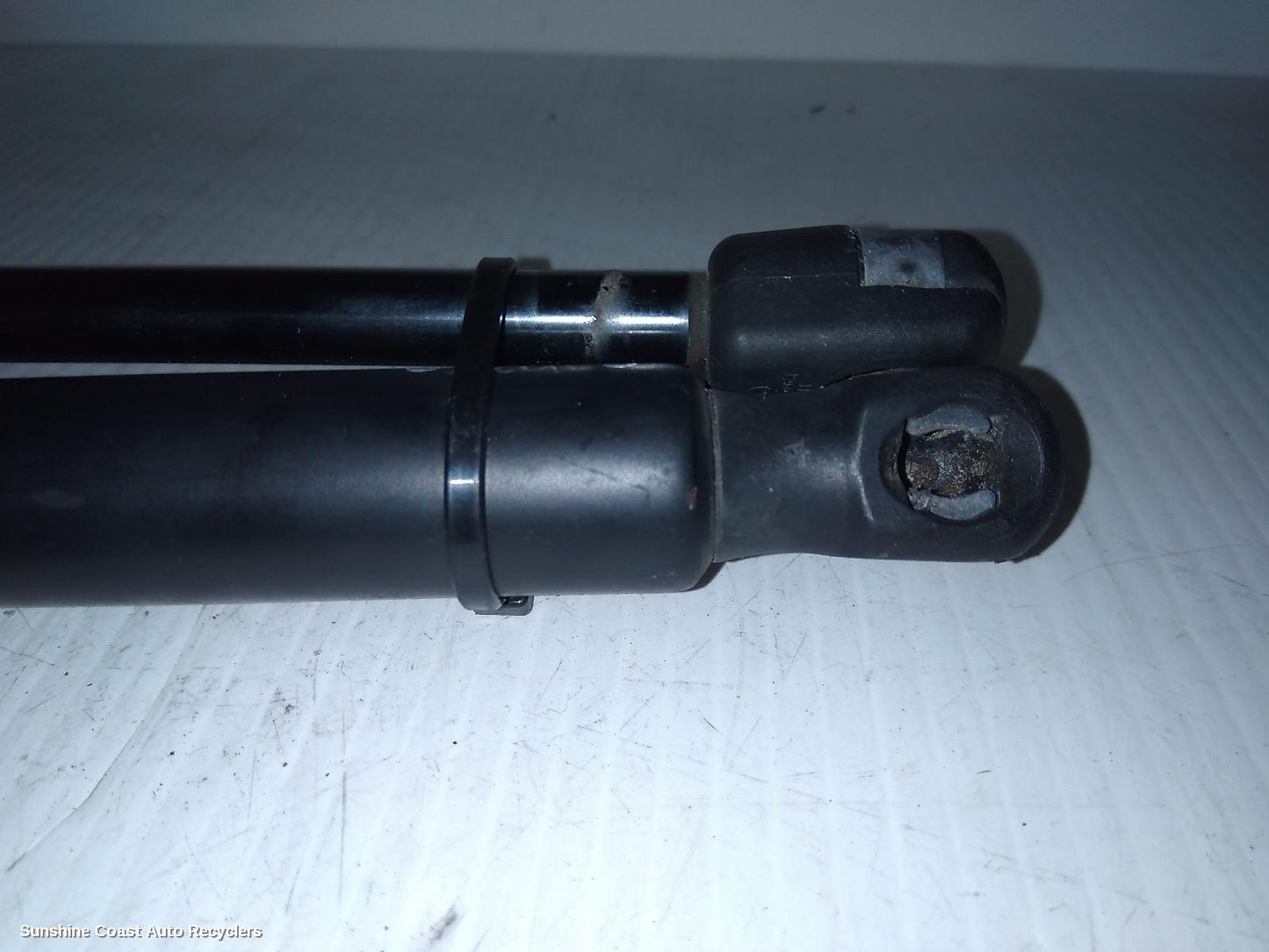 2016 Holden Commodore Hatch Strut