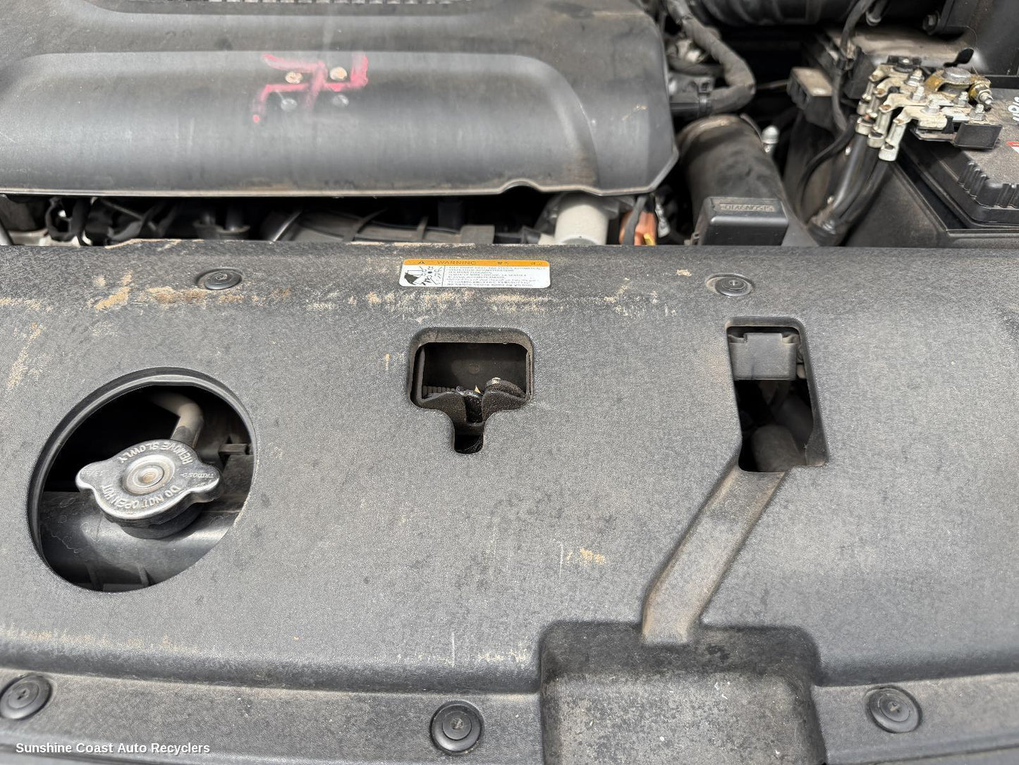 2005-2014 Kia Carnival/grand Carnival Bonnet Lock Support