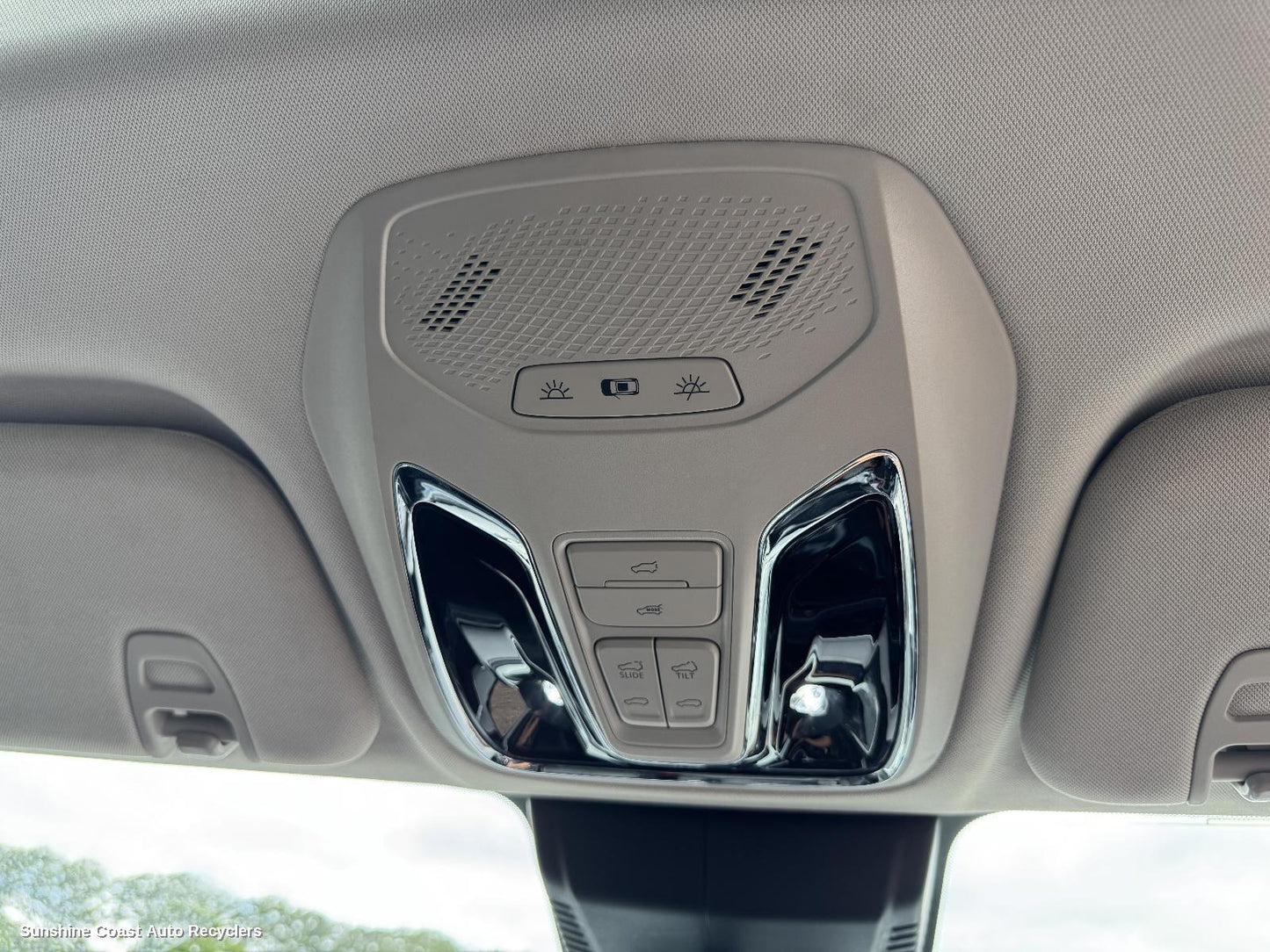 2023 Ldv D90 Courtesy Light