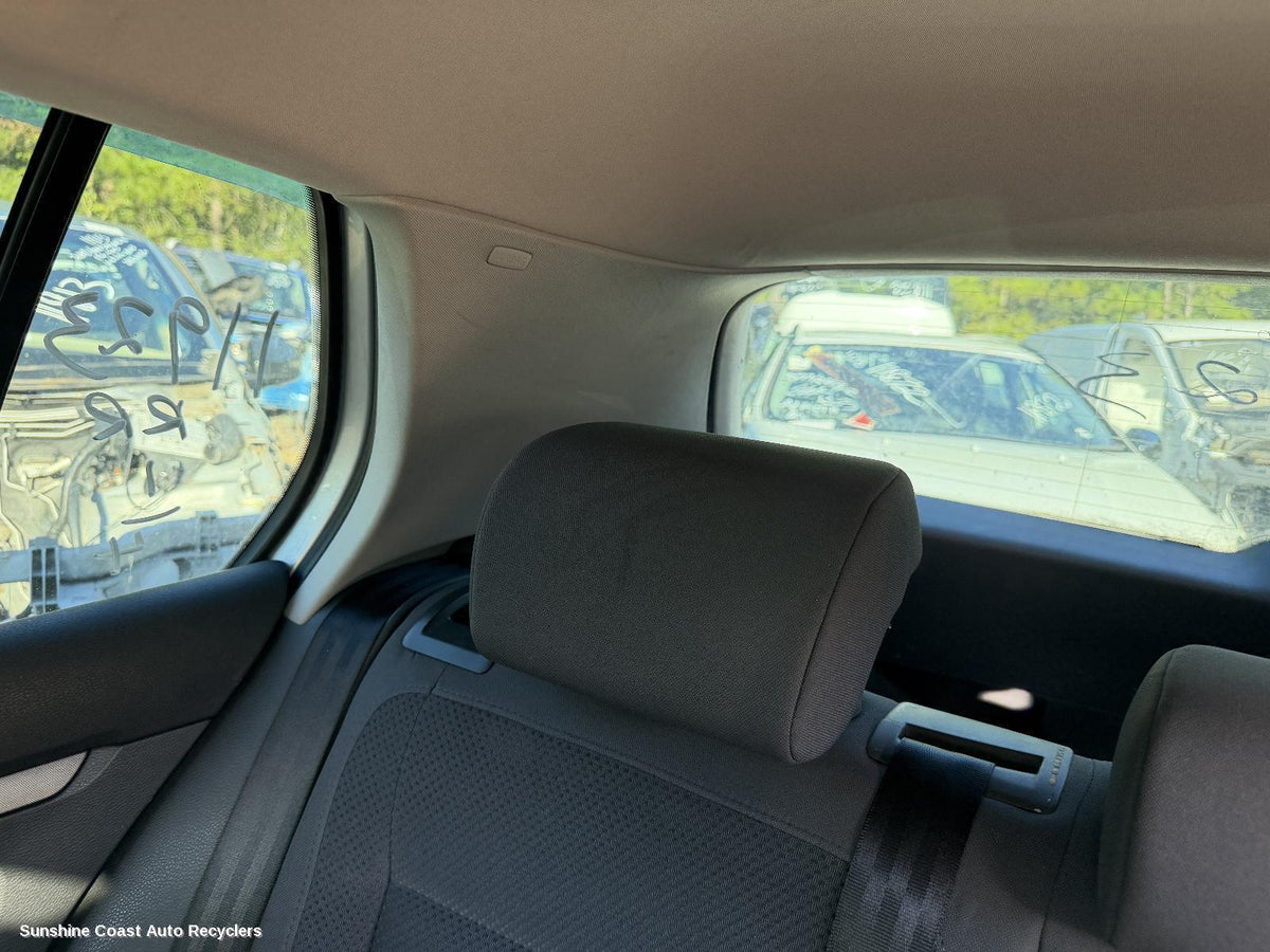 2004-2009 Volkswagen Golf Headrest
