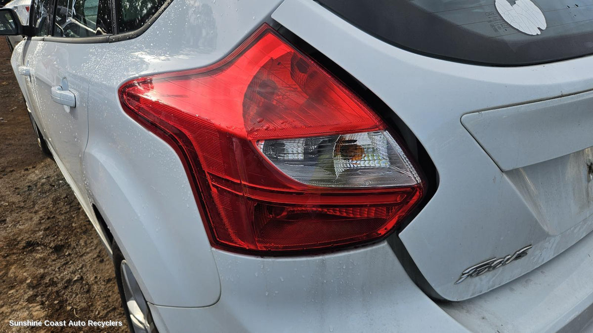 2011-2015 Ford Focus Left Taillight