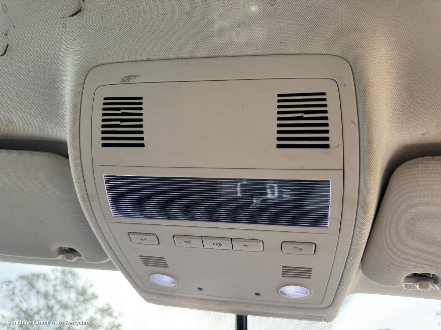 2010-2018 Volkswagen Touareg Courtesy Light