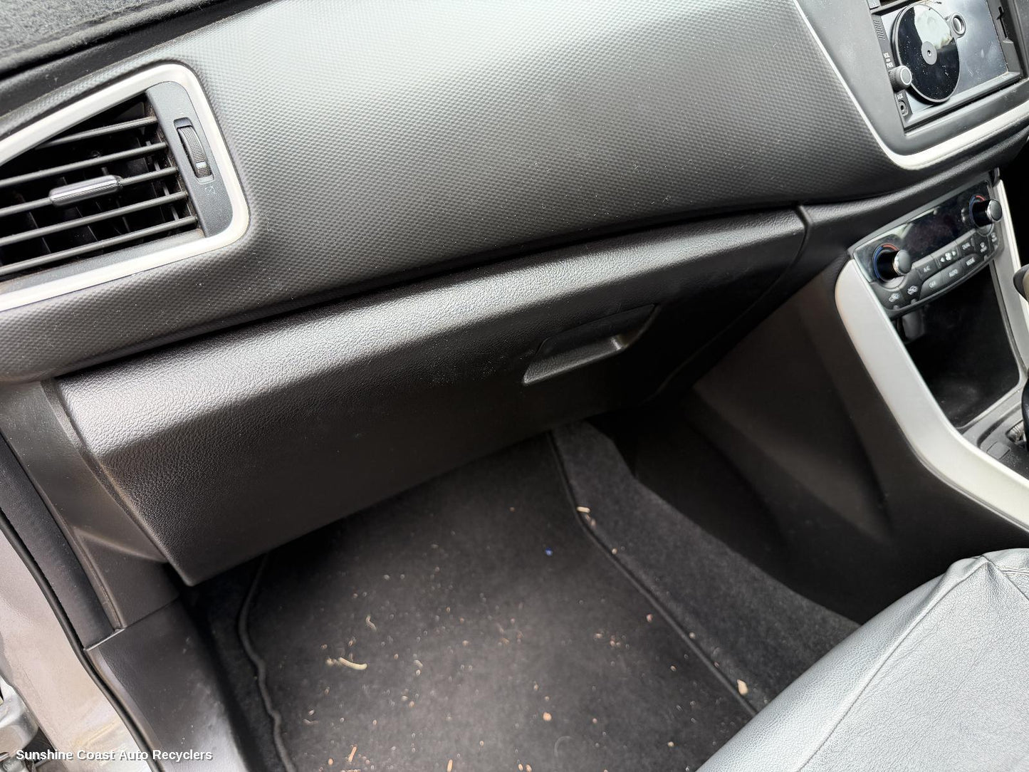 2014 Suzuki S-cross Glove Box