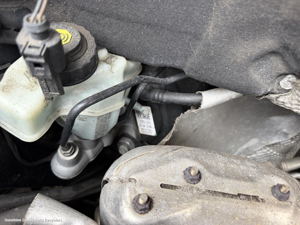 2008-2011 Volkswagen Tiguan Master Cylinder