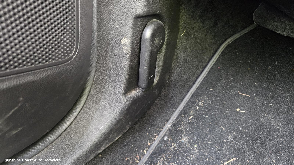 2011-2015 Ford Focus Bonnet Release