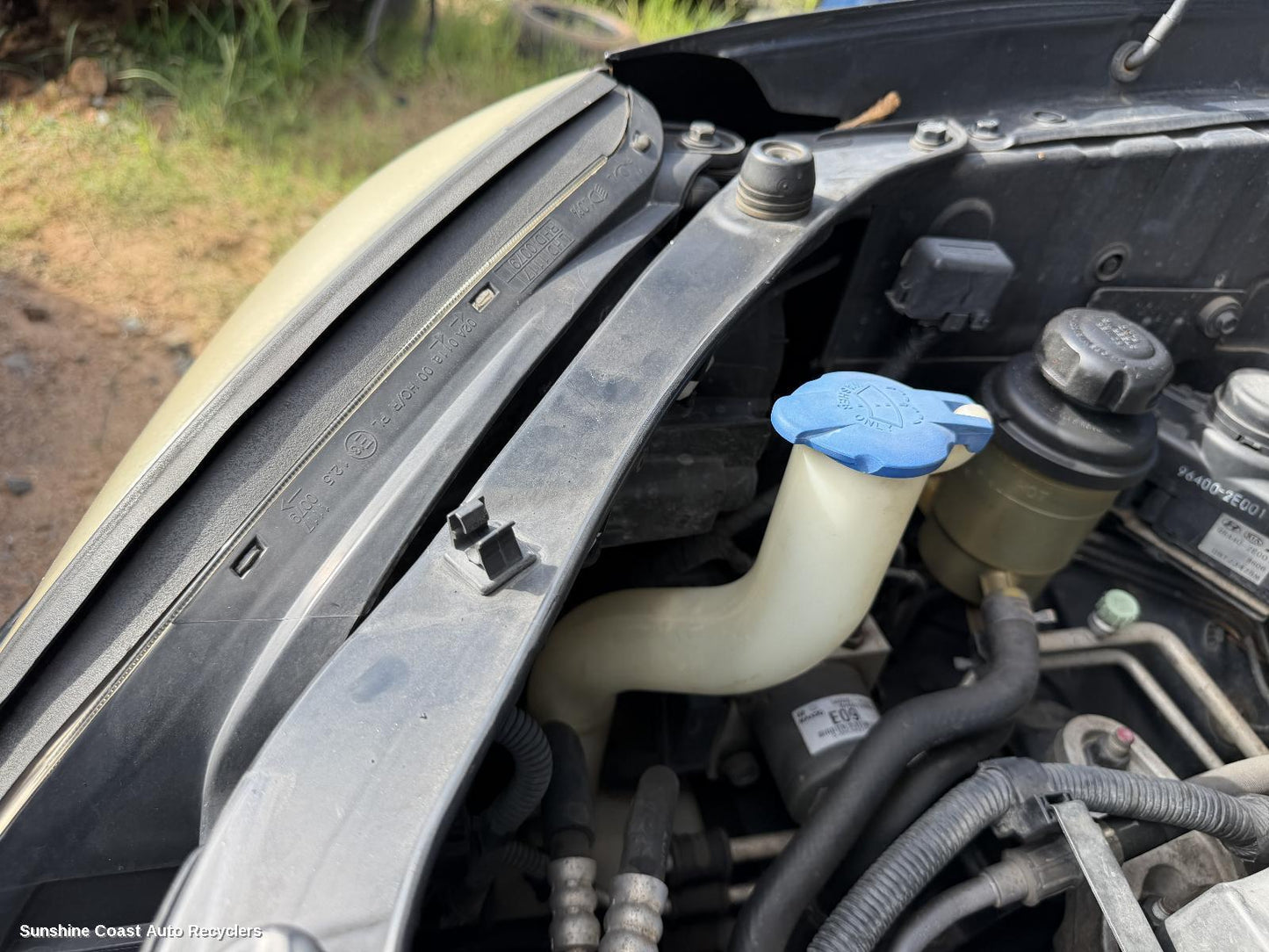 2004-2010 Hyundai Tucson Washer Bottle
