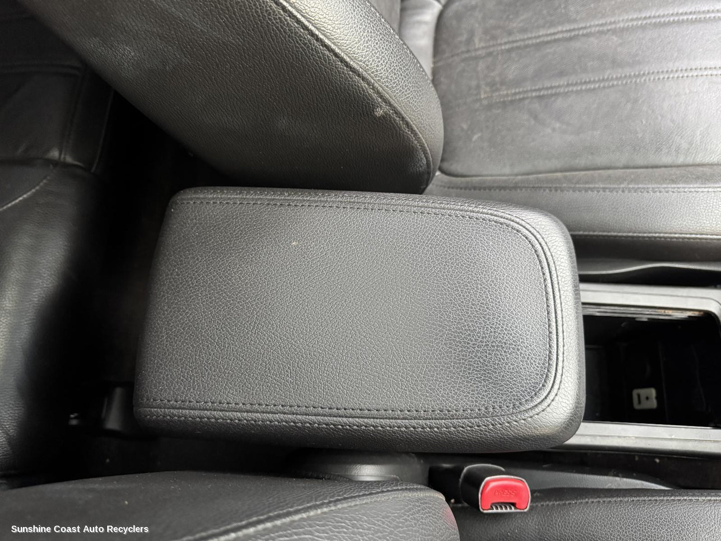 2013 Holden Captiva Console