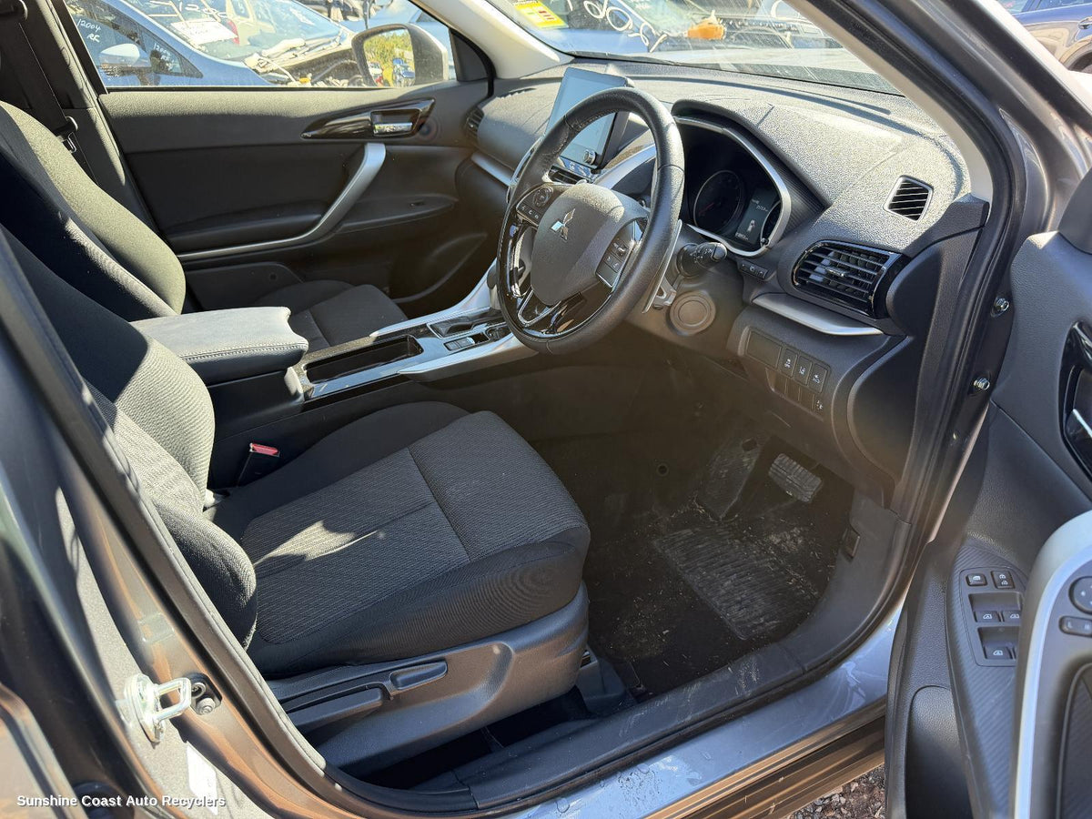 2017-2026 Mitsubishi Eclipse Cross Left Front Hub Assembly