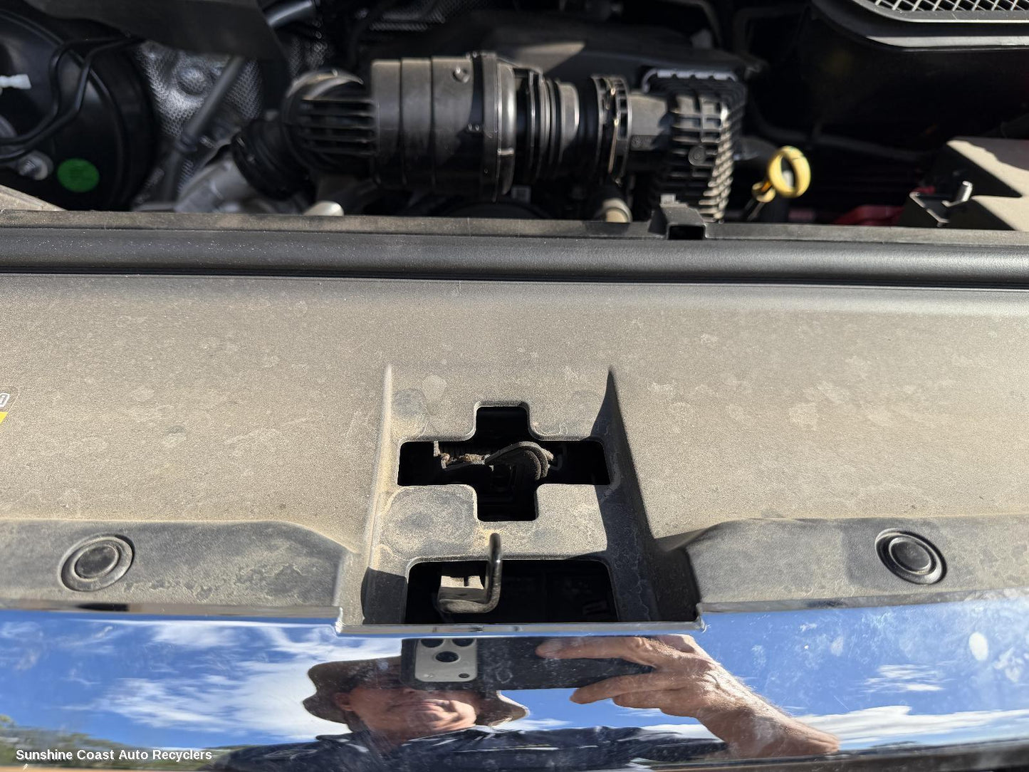 2024 Ldv Deliver 9 Bonnet Lock Support