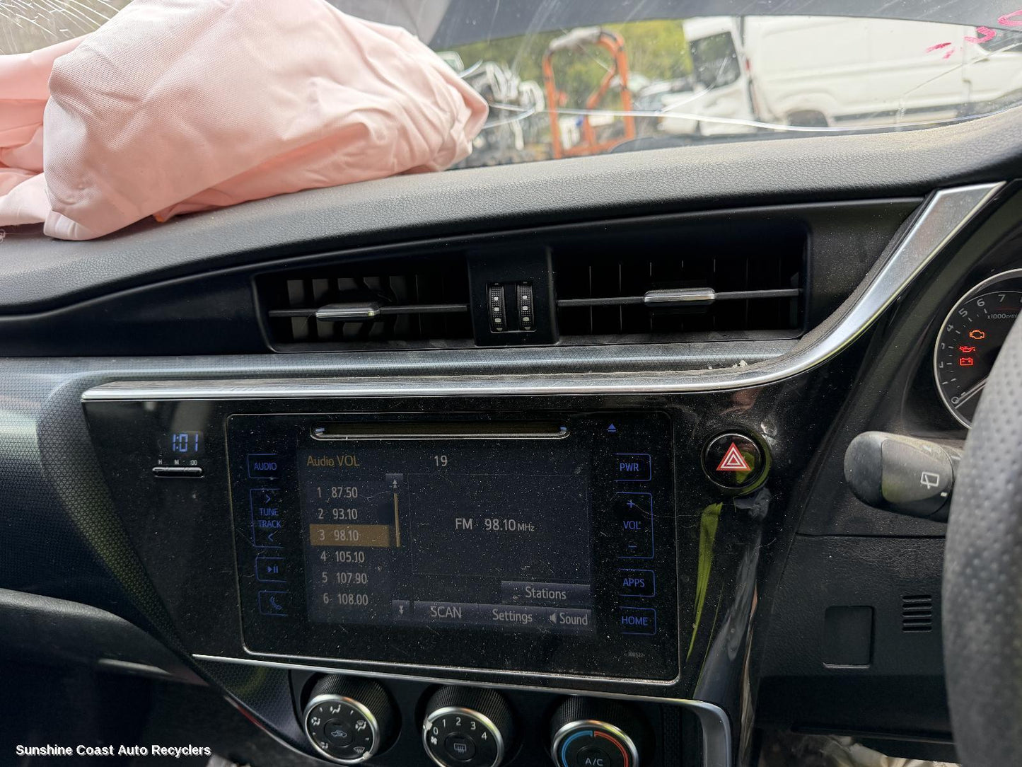 2015-2018 Toyota Corolla Radio Cd Dvd Sat Tv