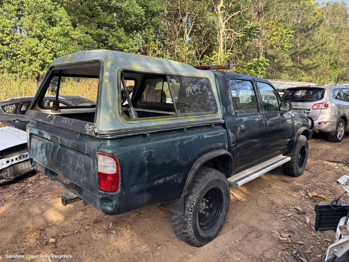 2001-2005 Toyota Hilux Grille