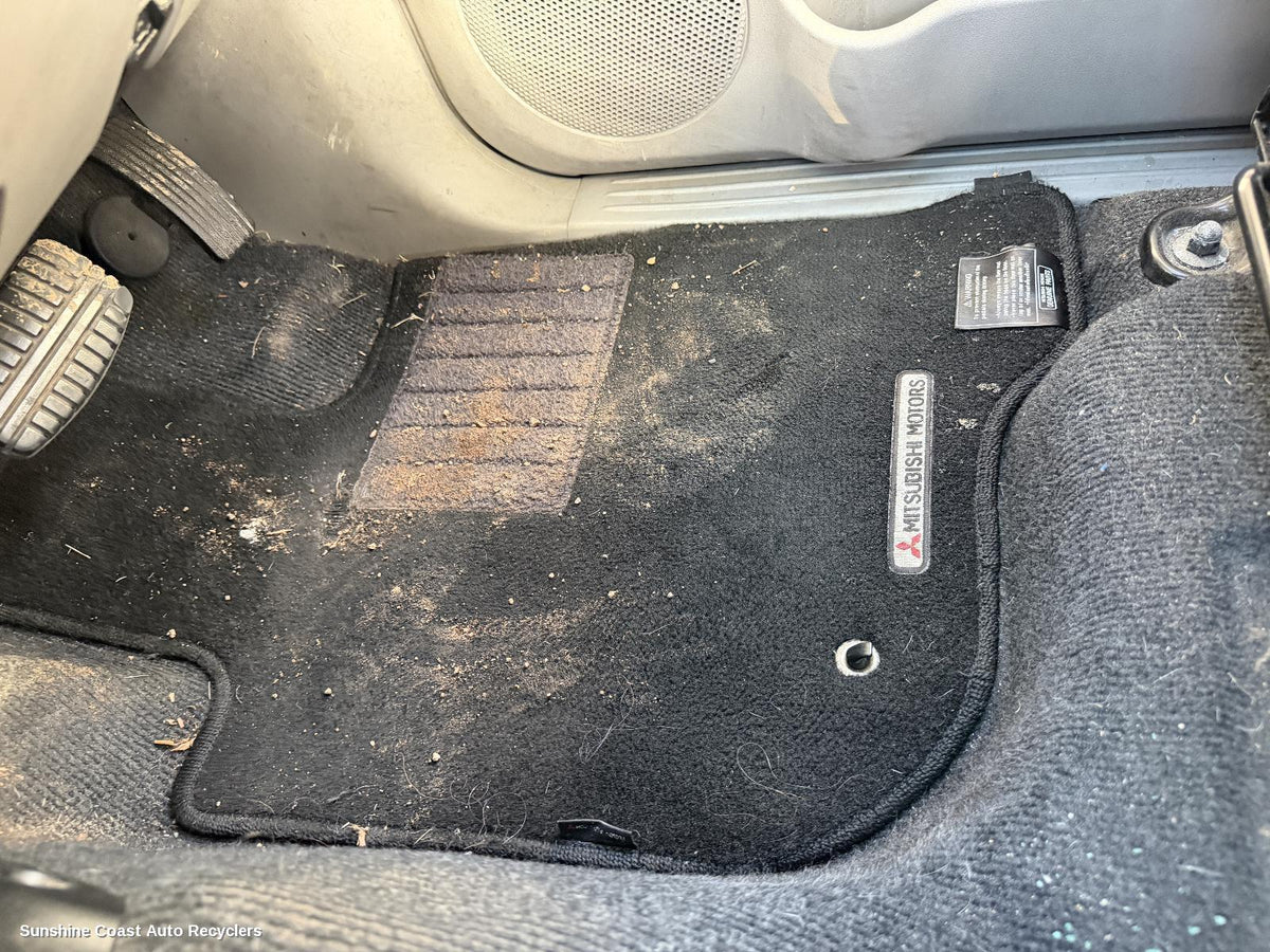 2009-2015 Mitsubishi Challenger Floor Mats