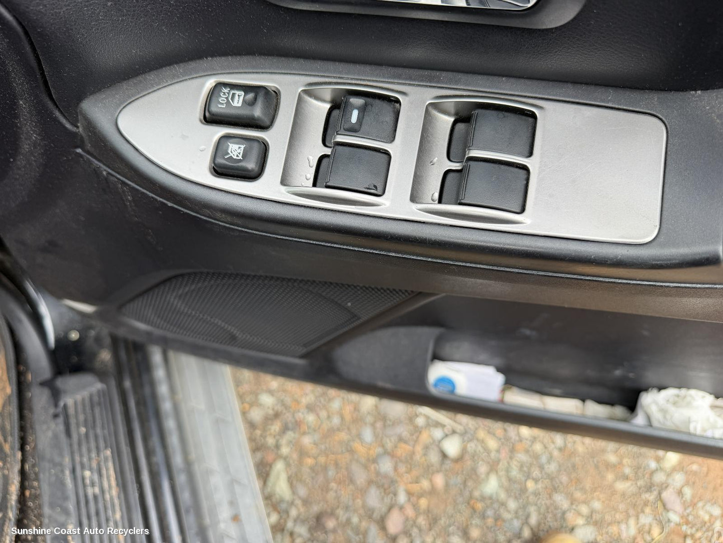 2006-2011 Mitsubishi Pajero Pwr Dr Wind Switch