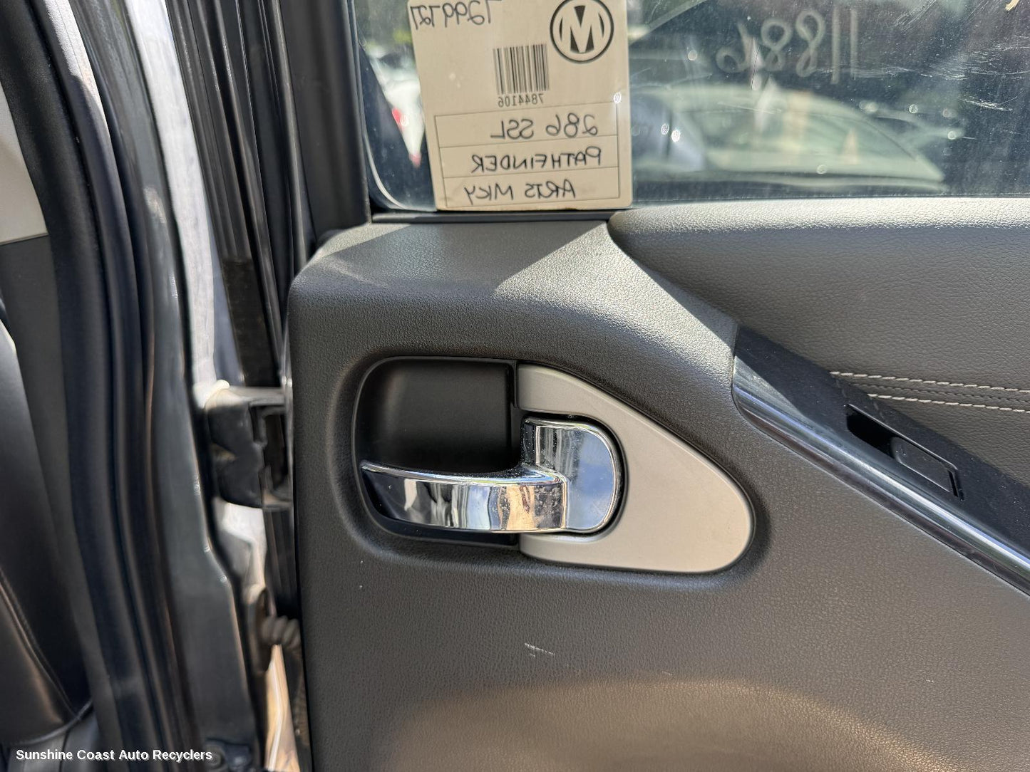 2012 Nissan Pathfinder Door Handle