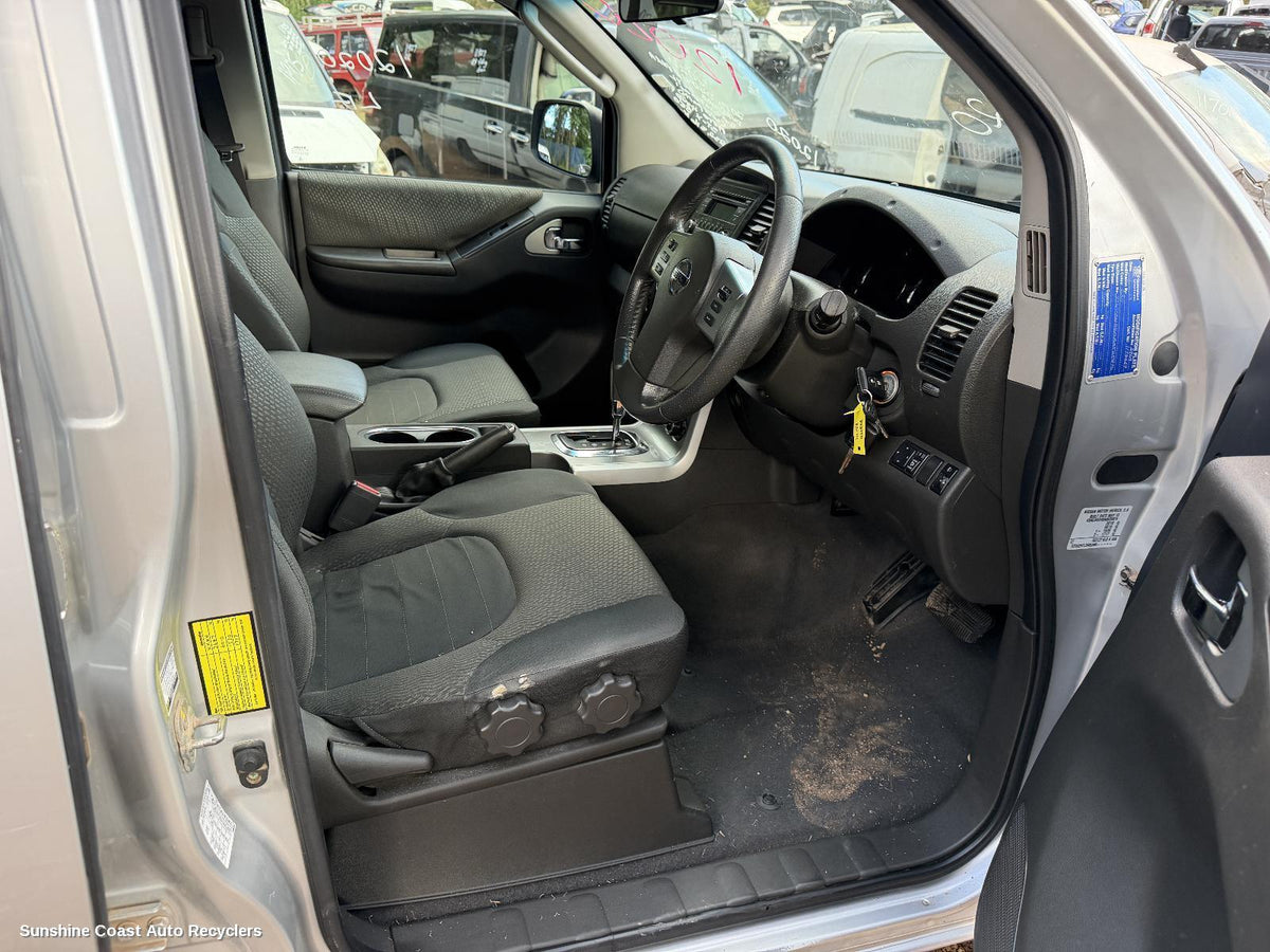 2005-2015 Nissan Navara Bonnet Hinge Strut