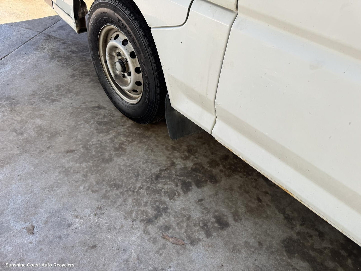 2007 Mitsubishi L300 Mud Flaps