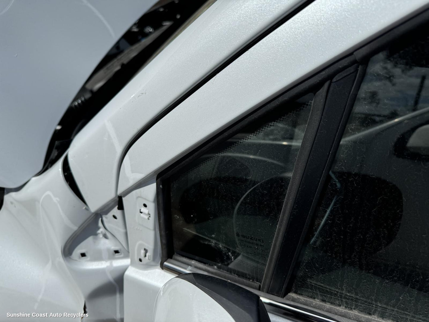 2023 Suzuki S-cross Left Front 1 4 Door Glass