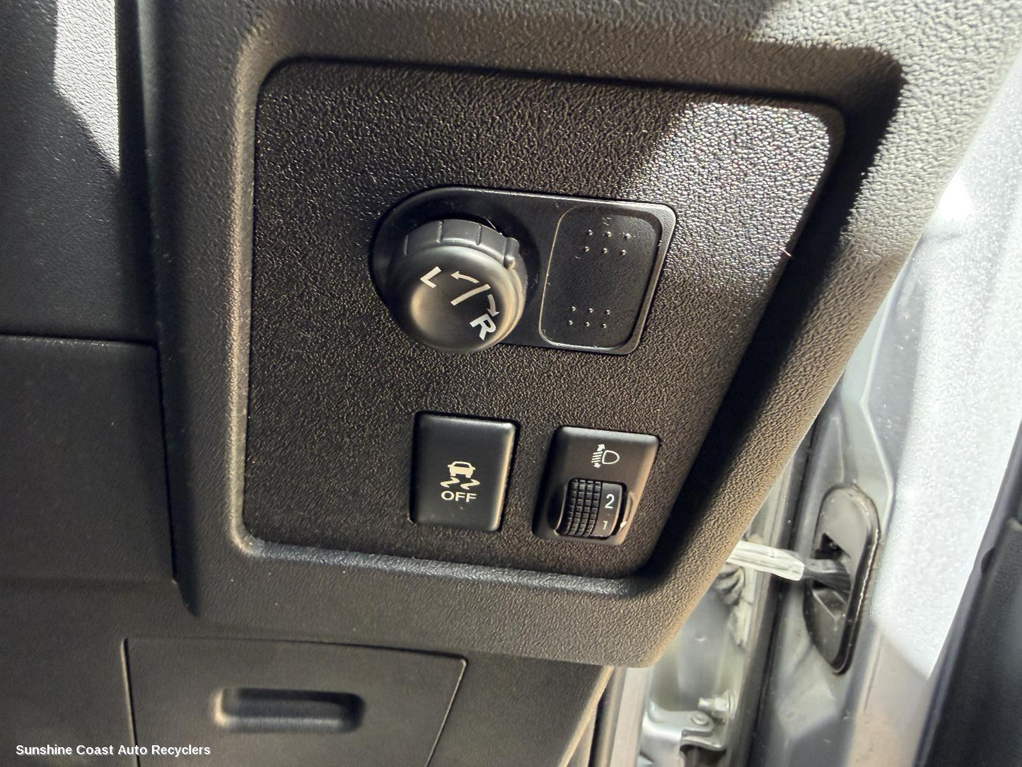 2007-2014 Nissan Dualis Misc Switch Relay