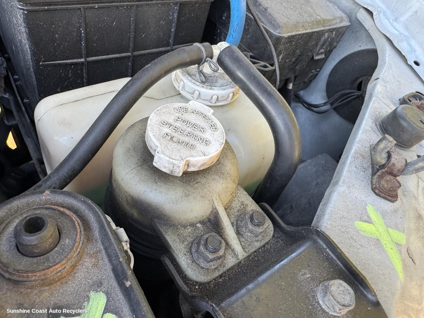2002 Mitsubishi Pajero P S Reservoir