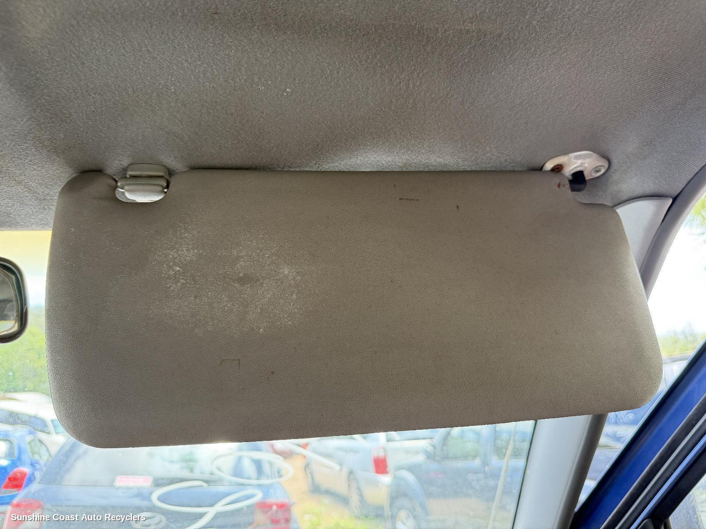 2001 Nissan Navara Sunvisor
