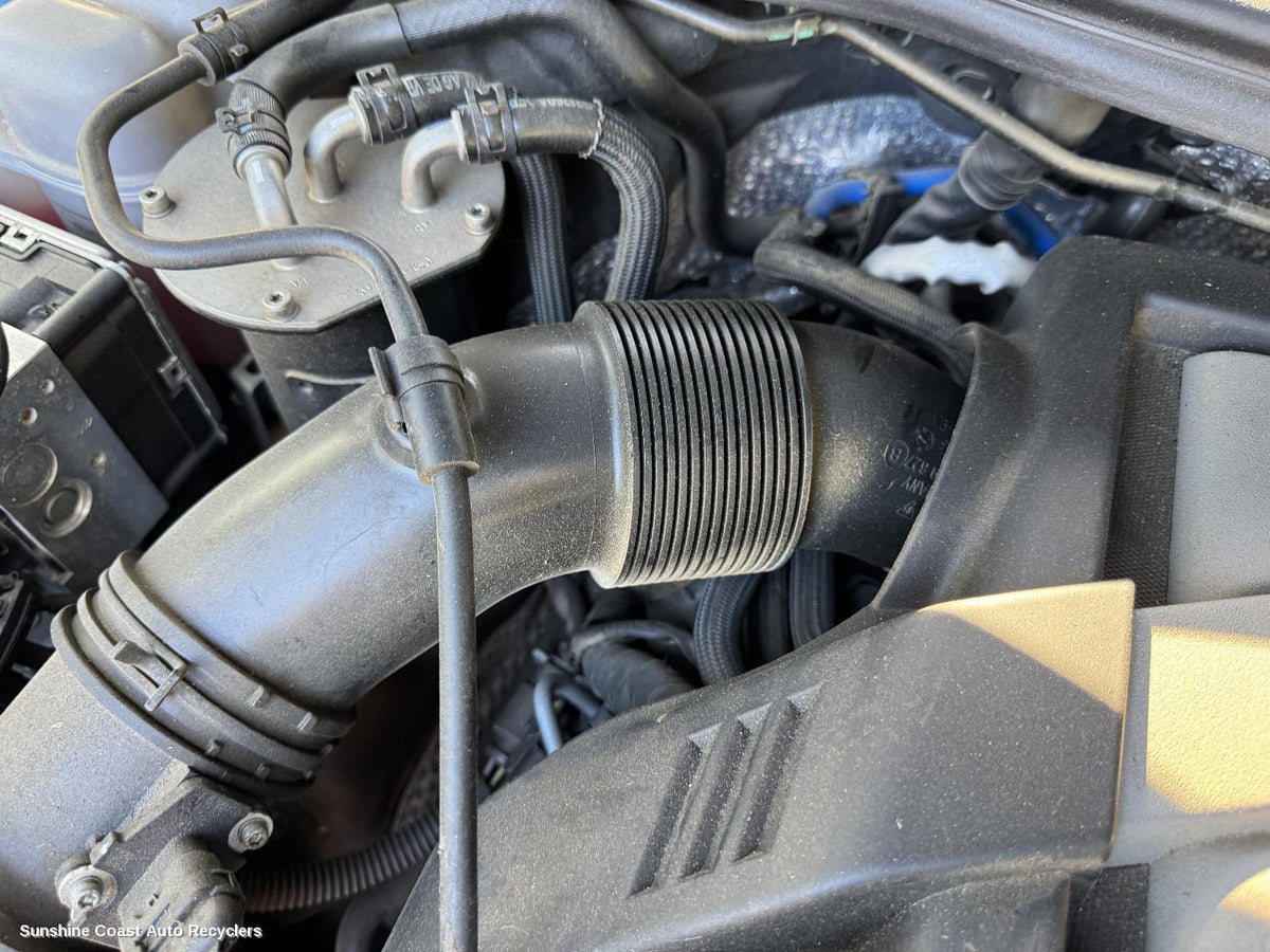 2010-2018 Volkswagen Touareg Air Cleaner Duct Hos