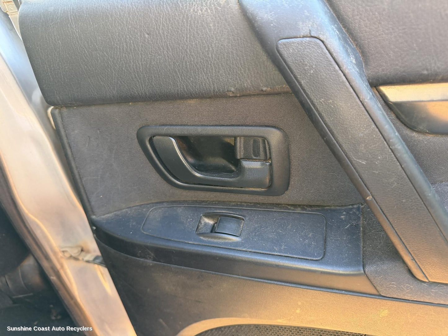 2006-2021 Mitsubishi Pajero Pwr Dr Wind Switch