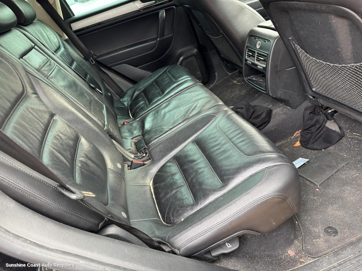 2010-2018 Volkswagen Touareg 2nd Seat  Rear Seat
