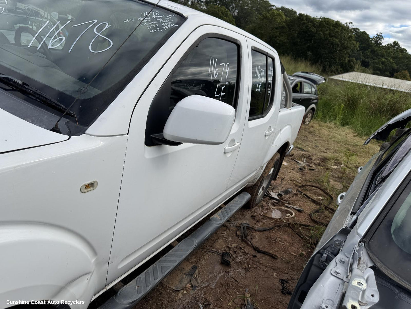 2010 Nissan Navara Left Front Door