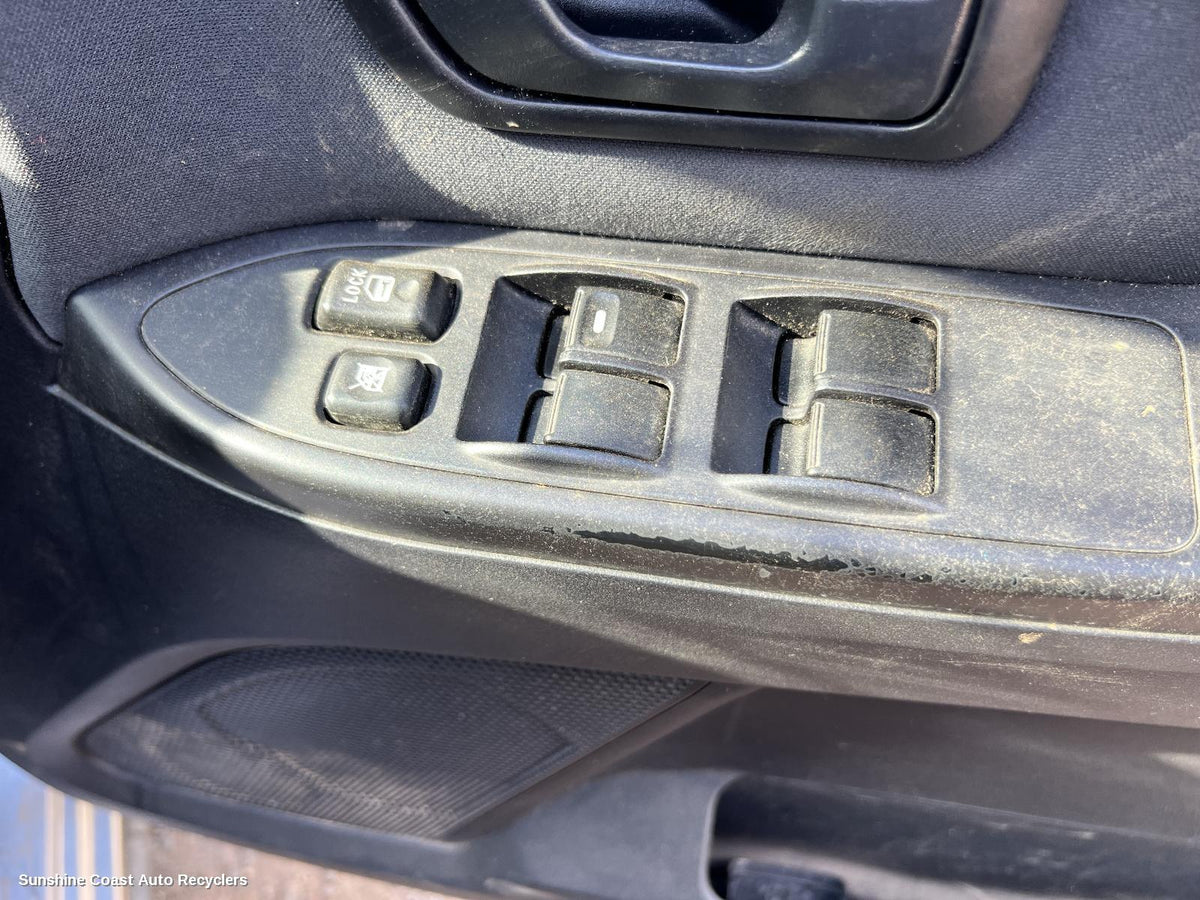 2006-2011 Mitsubishi Pajero Pwr Dr Wind Switch